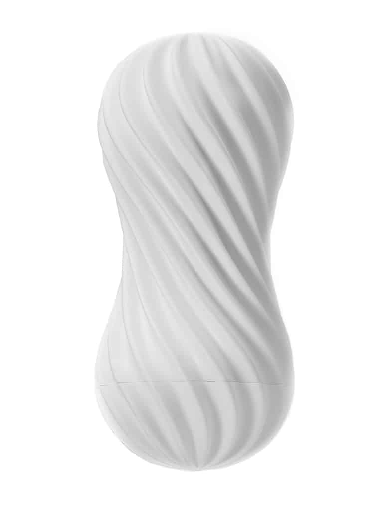 Masturbator Tenga Flex jest biały, pokryty spiralnymi prążkami i ma kształt klepsydry zaokrąglonej na końcach.