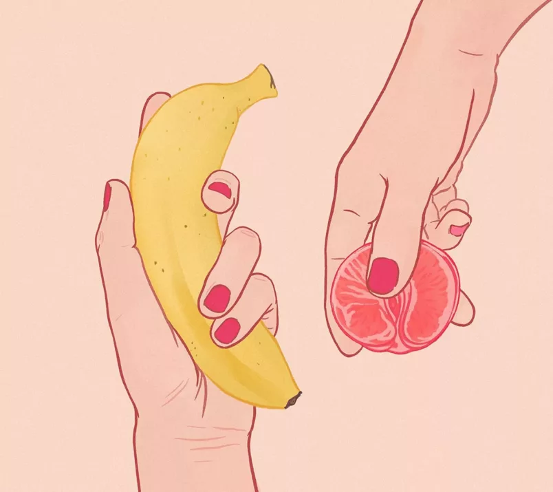 Jedna dłoń trzyma banana, druga: pół obranej mandarynki.