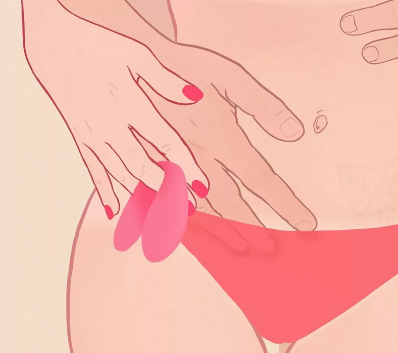 Osoba z czerwonymi paznokciami przy biodrze trzyma na palcu różowy wibrator dla par. Partner obejmuje ją rękami od tyłu.