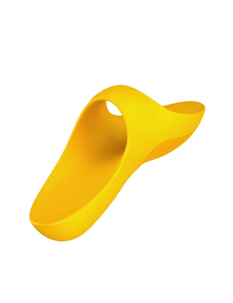 Żółty masażer łechtaczki Satisfyer Teaser ma podłużny, zaokrąglony kształt z obręczą na palec pośrodku.